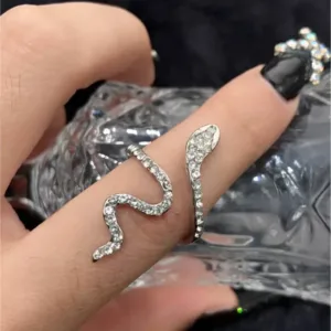 Anillo Para Uña Serpiente Snake Plateado Con Strass Blanco